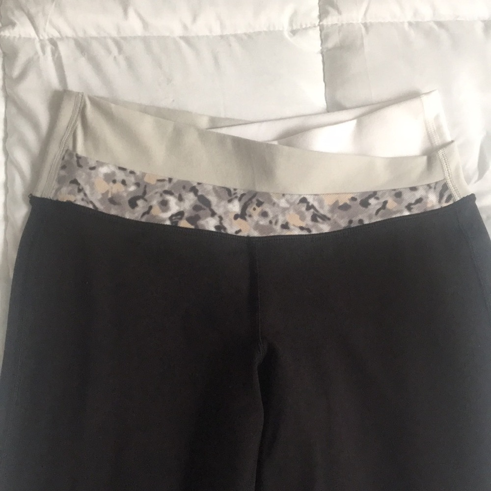 Lululemon Astro Pants Size 4 Black Yoga Pants